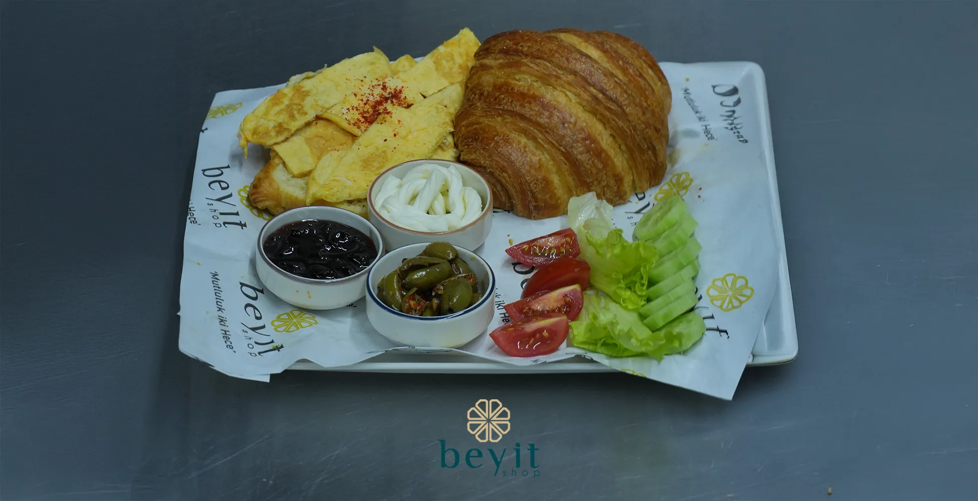 Yumurtalı Sade Kruvasan Tabağı