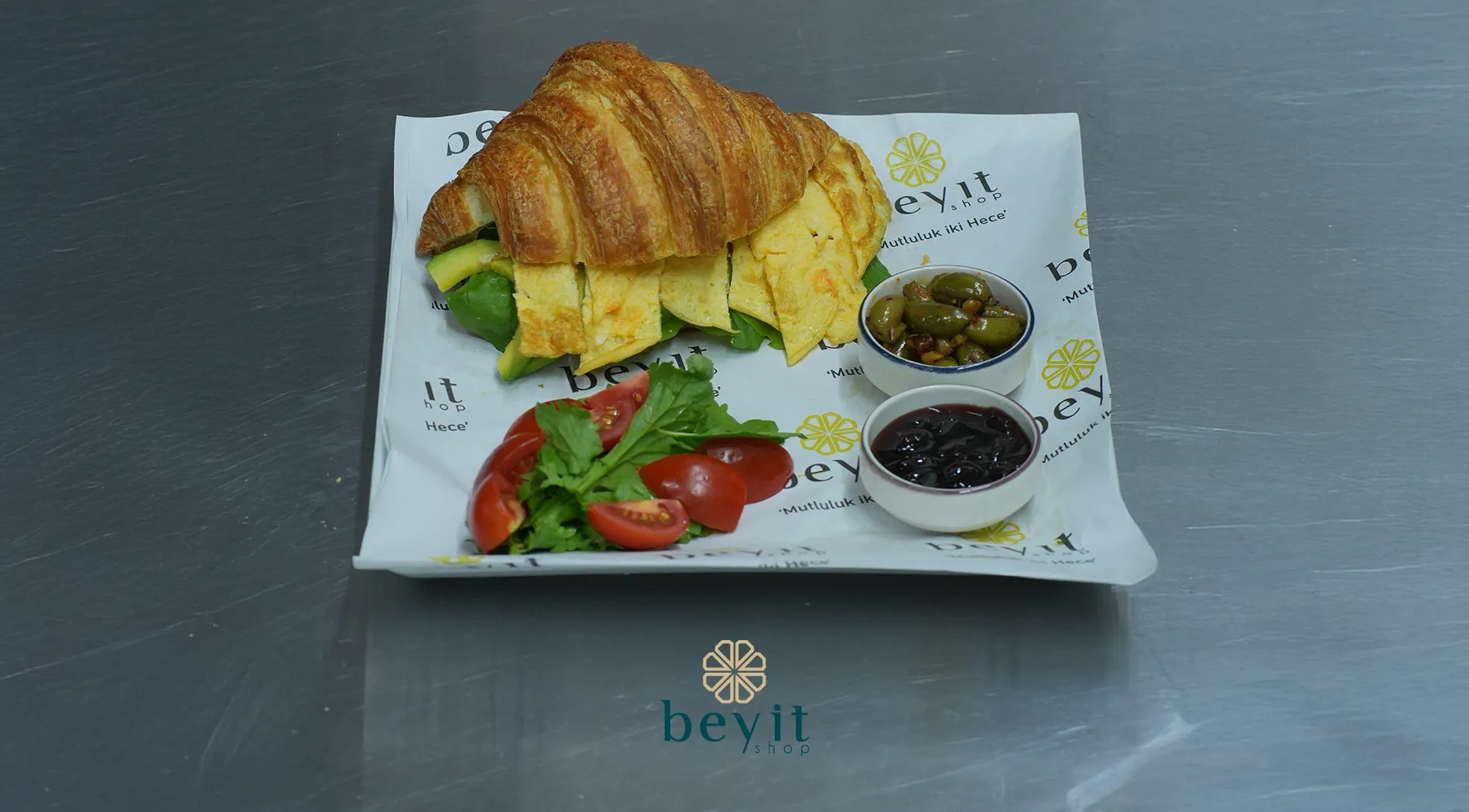  Avokadolu Kahvaltı Kruvasanı